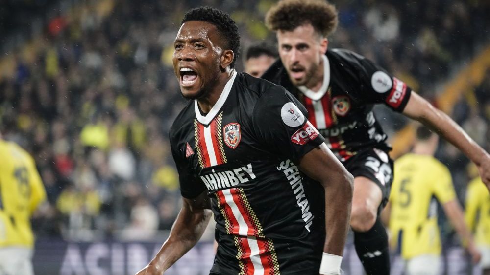 Gaziantep FK'da Okereke atıyor, takım kazanıyor